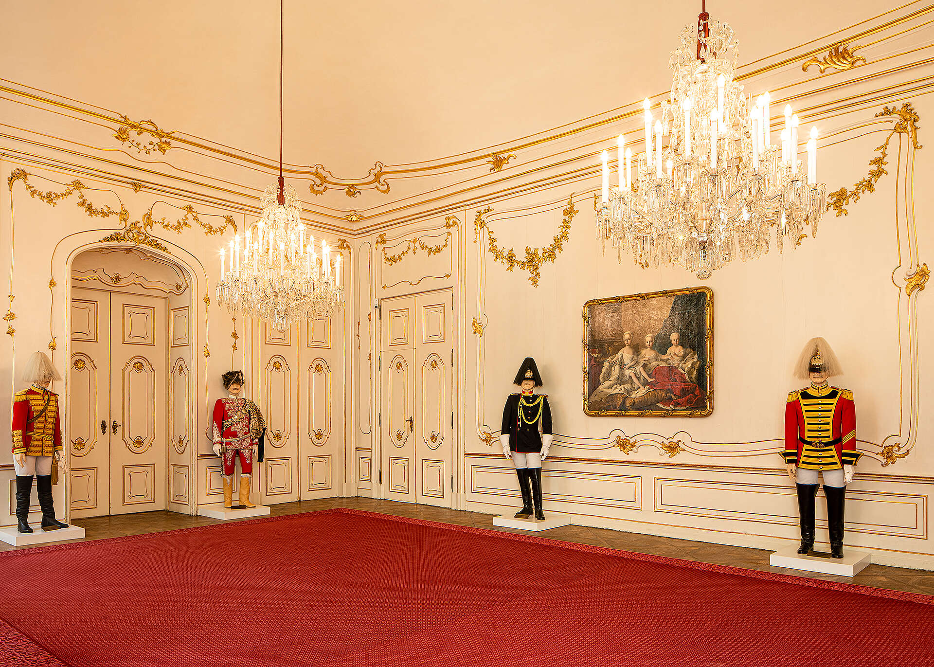 Gardezimmer mit Figurinen der verschiedenen Gardeeinheiten